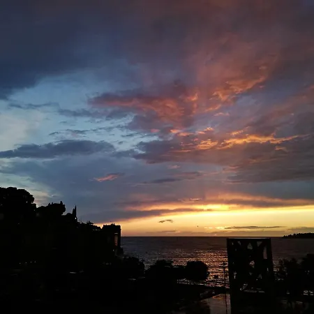 Seaview Andana * ロヴィニ