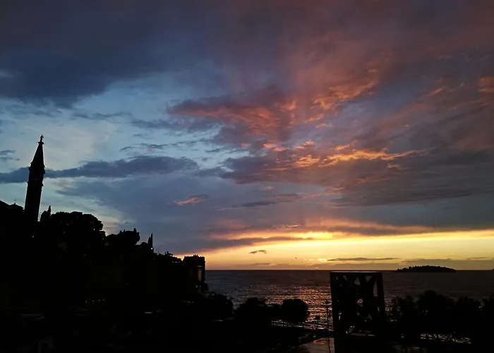 Seaview Andana * ロヴィニ